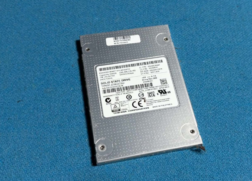 Toshiba THNSFJ256GCSU 256GB 2.5" SATA III 6Gb/s SSD Solid State Drive