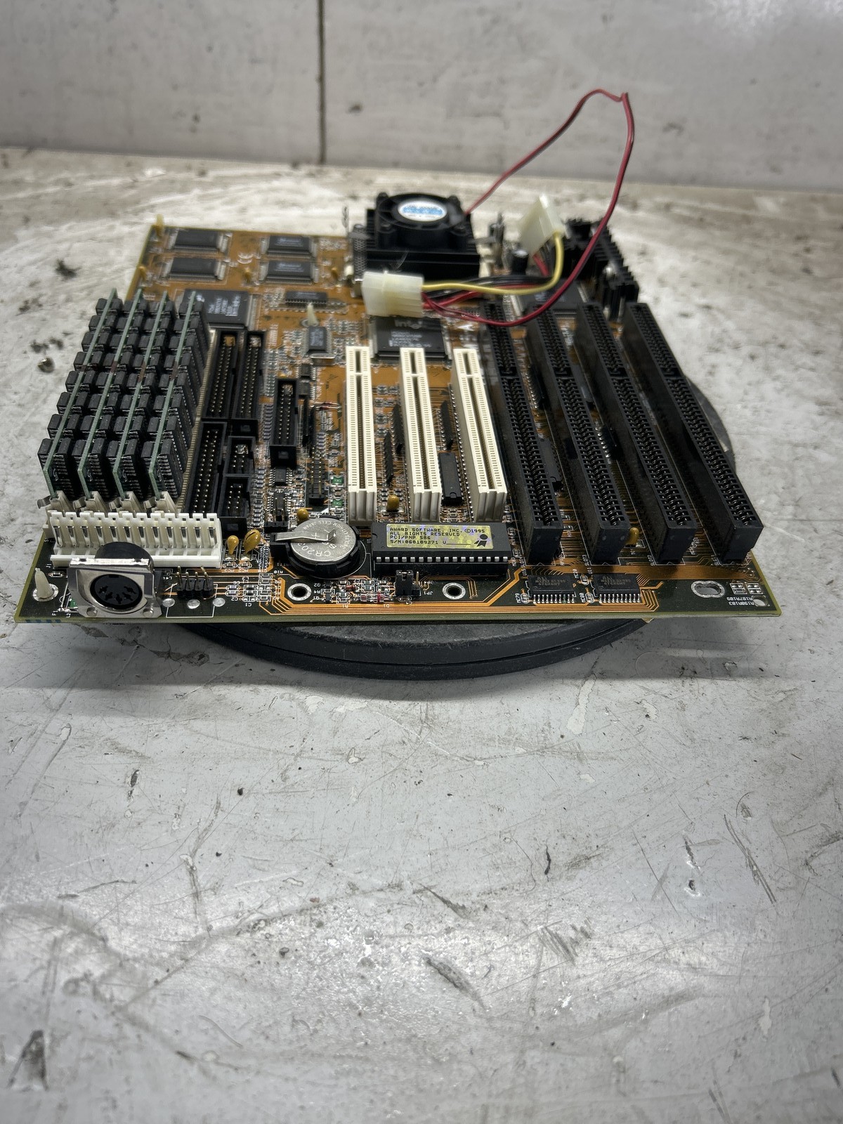 ABit AB-SM5-AIntel Pentium MMX 256MB NO HDD