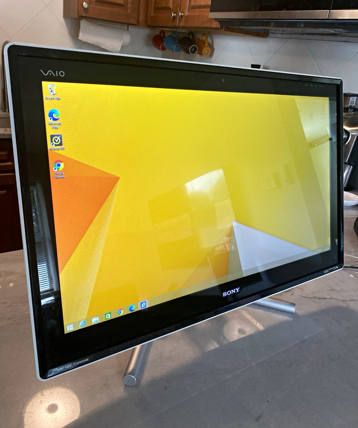 Sony VAIO L VPCL231FX 23in AIO Core i3 4GB 1TB HDD Win7 HP White