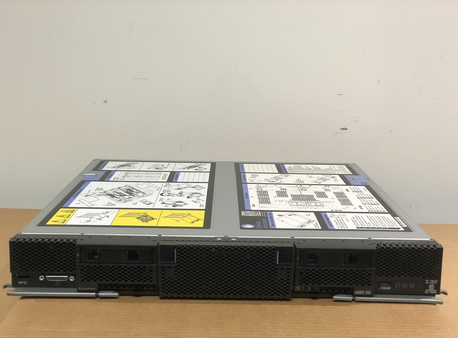 Lenovo FlexSystem X6 x880 Server Two E7-8867V3 2.5GHz 32 Core 256GB 2x SFF