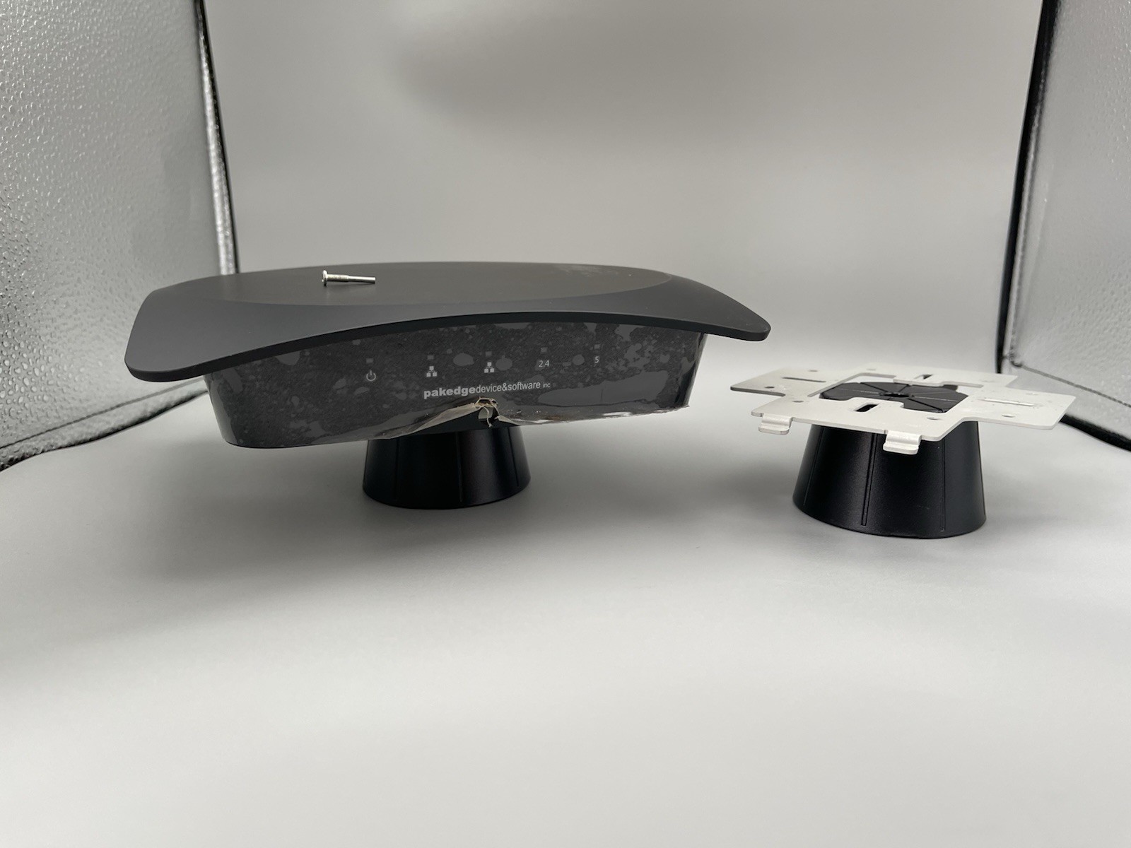Pakedge WK-2-B (Black) Dual Band Access Point with Mounting Bracket