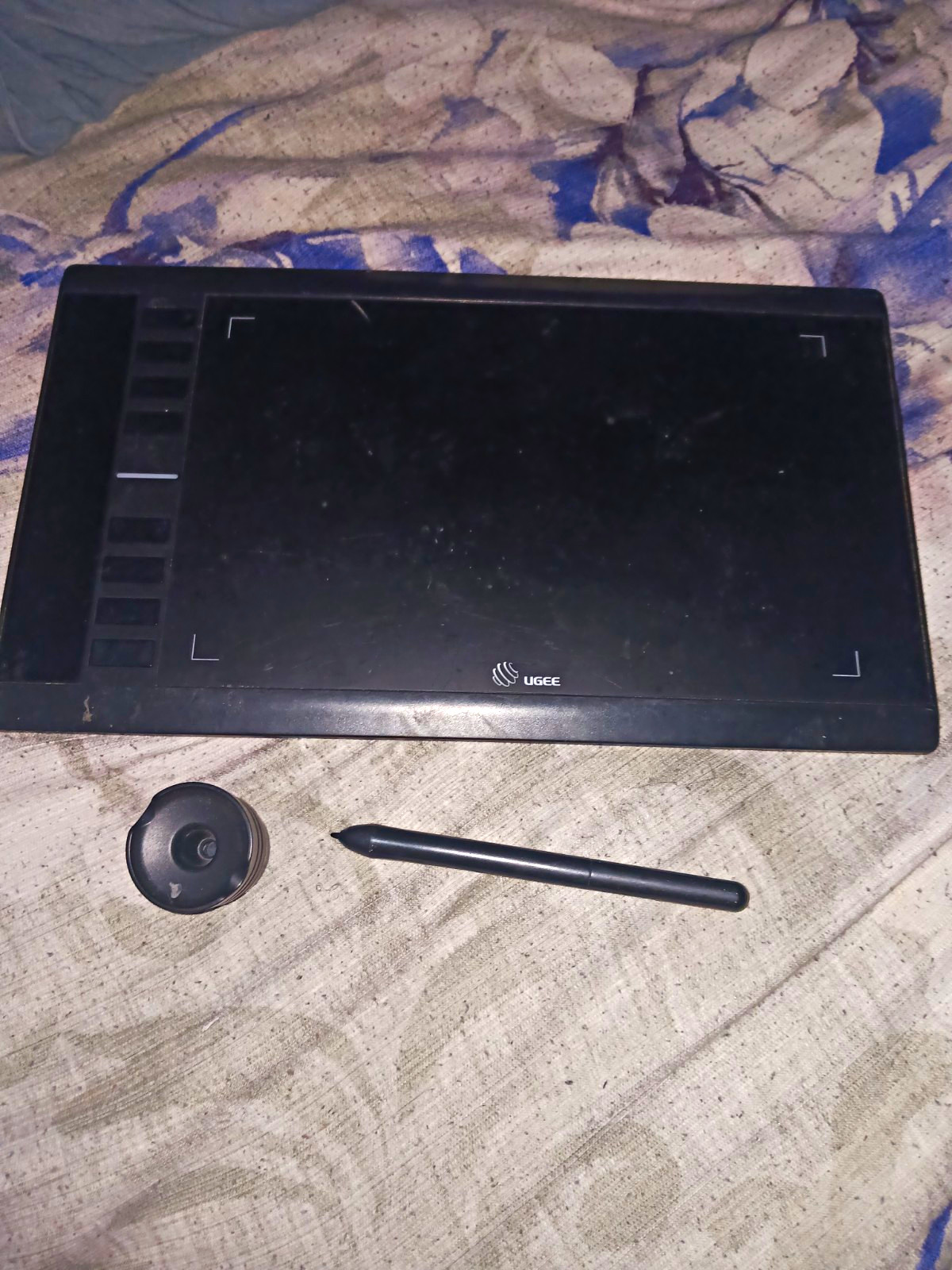 UGEE Graphics Tablet Drawing Pad w/ Stylus Pen & Pen Holder  + Extra Pen Nibs