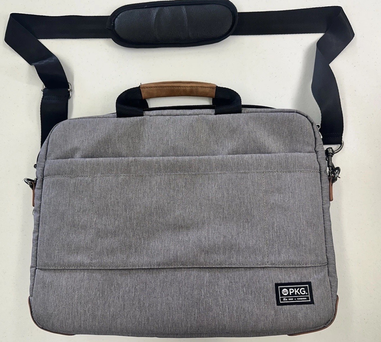 PKG Gray Polyester Shoulder/Messenger Bag for 15" Laptop, Padded, Partitions