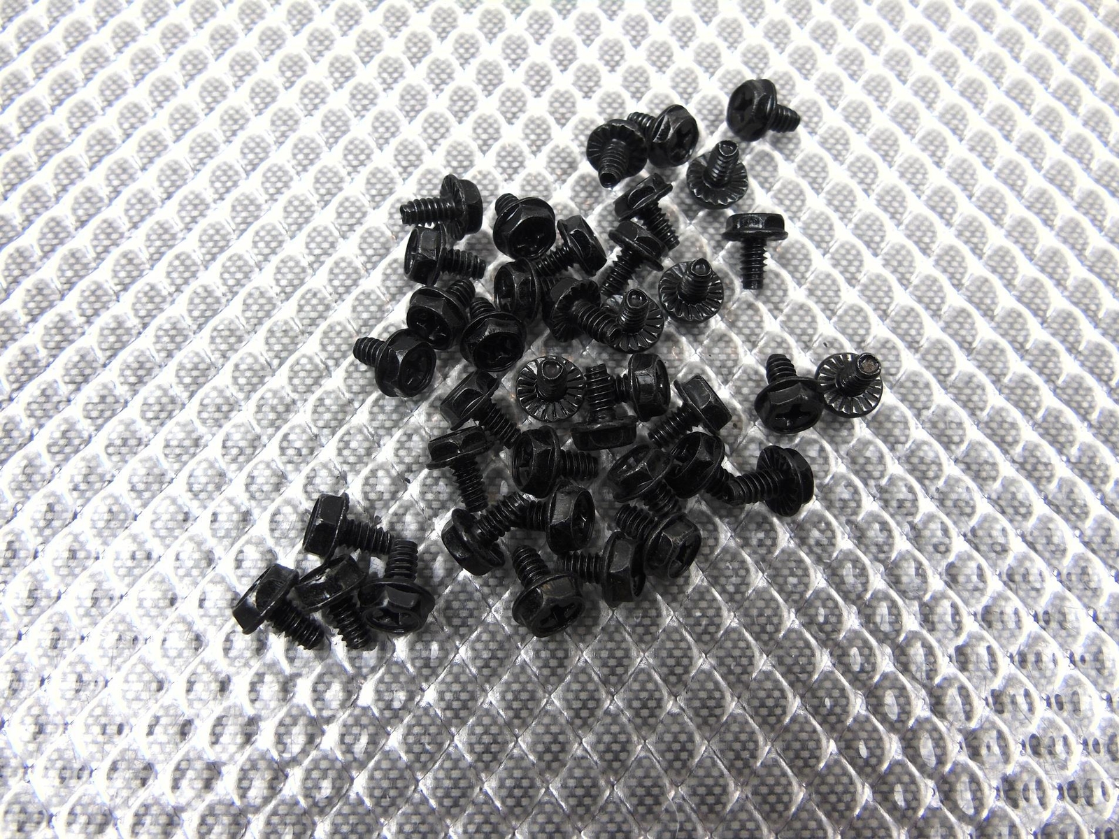 Lot of 39 - Dell OptiPlex 7020 SFF PC Desktop Power Supply  Screw Screws (Black)