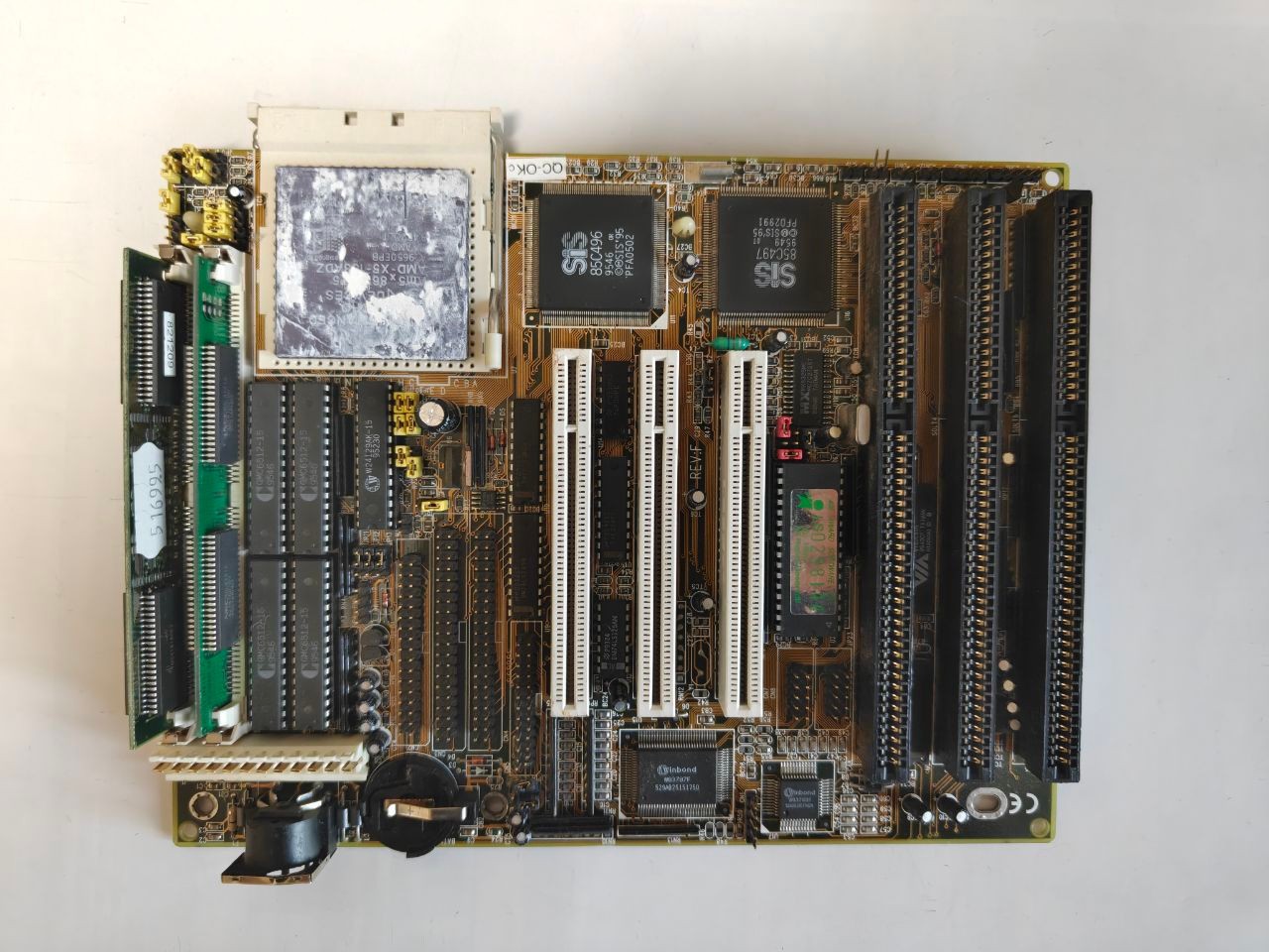 LuckyStar LS-486E Rev:F + AMD Am5x86 133 MHz + 16 MB RAM