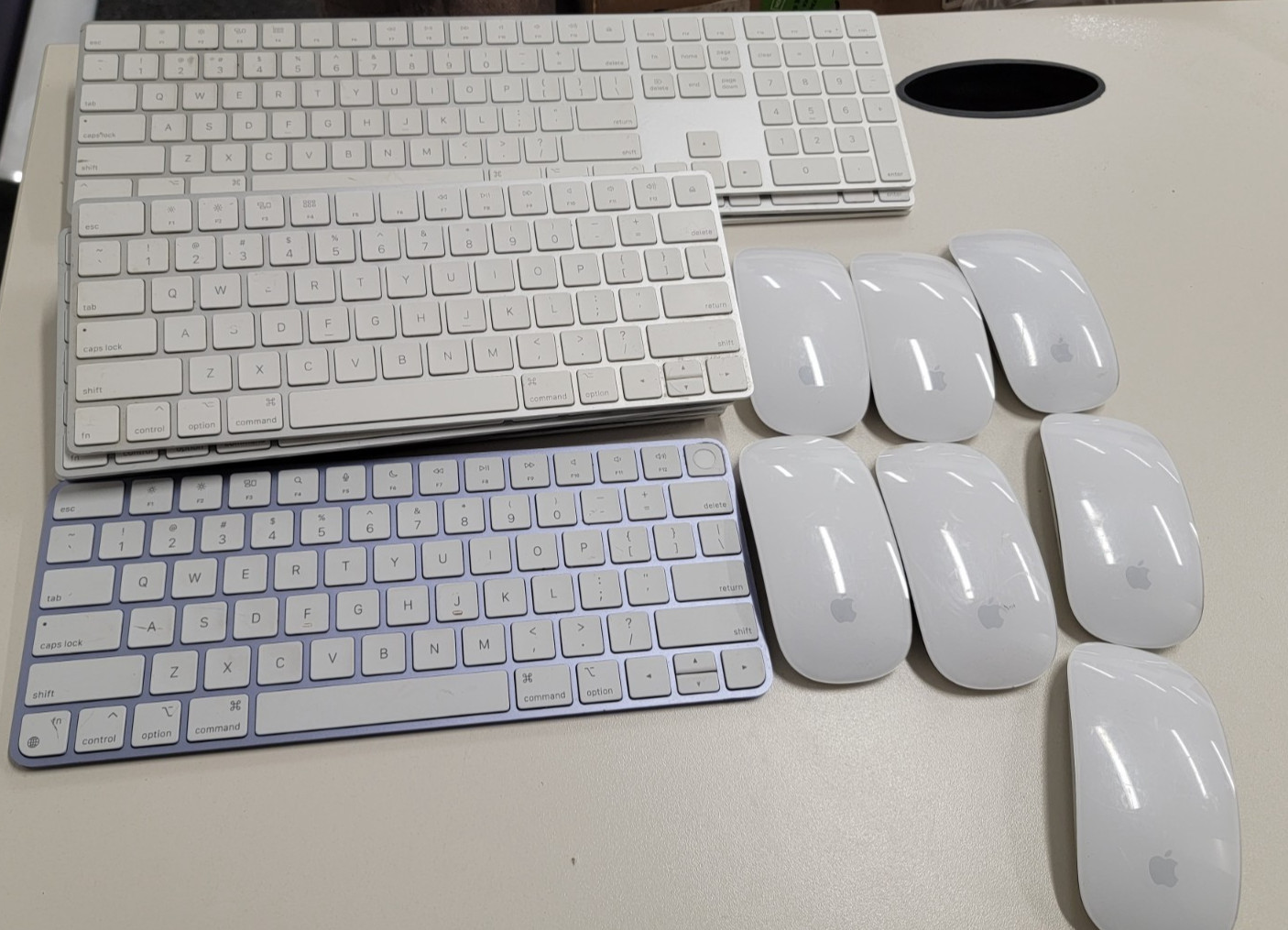 Lot of 16pcs Apple Magic (A1644x5pcs)(A1296x7pcs)(A1843x3pcs) (A2449X1pc) used