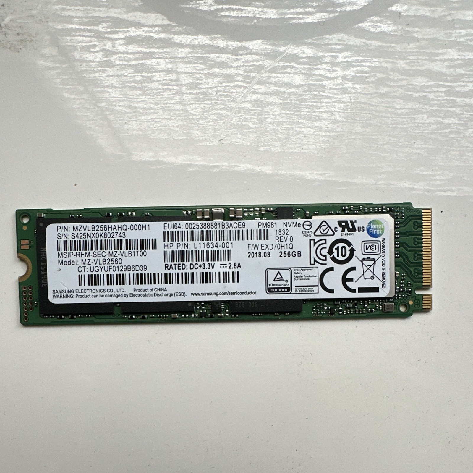 Samsung PM981 256GB M.2 2280 NVMe Internal SSD MZVLB256HAHQ-000H1