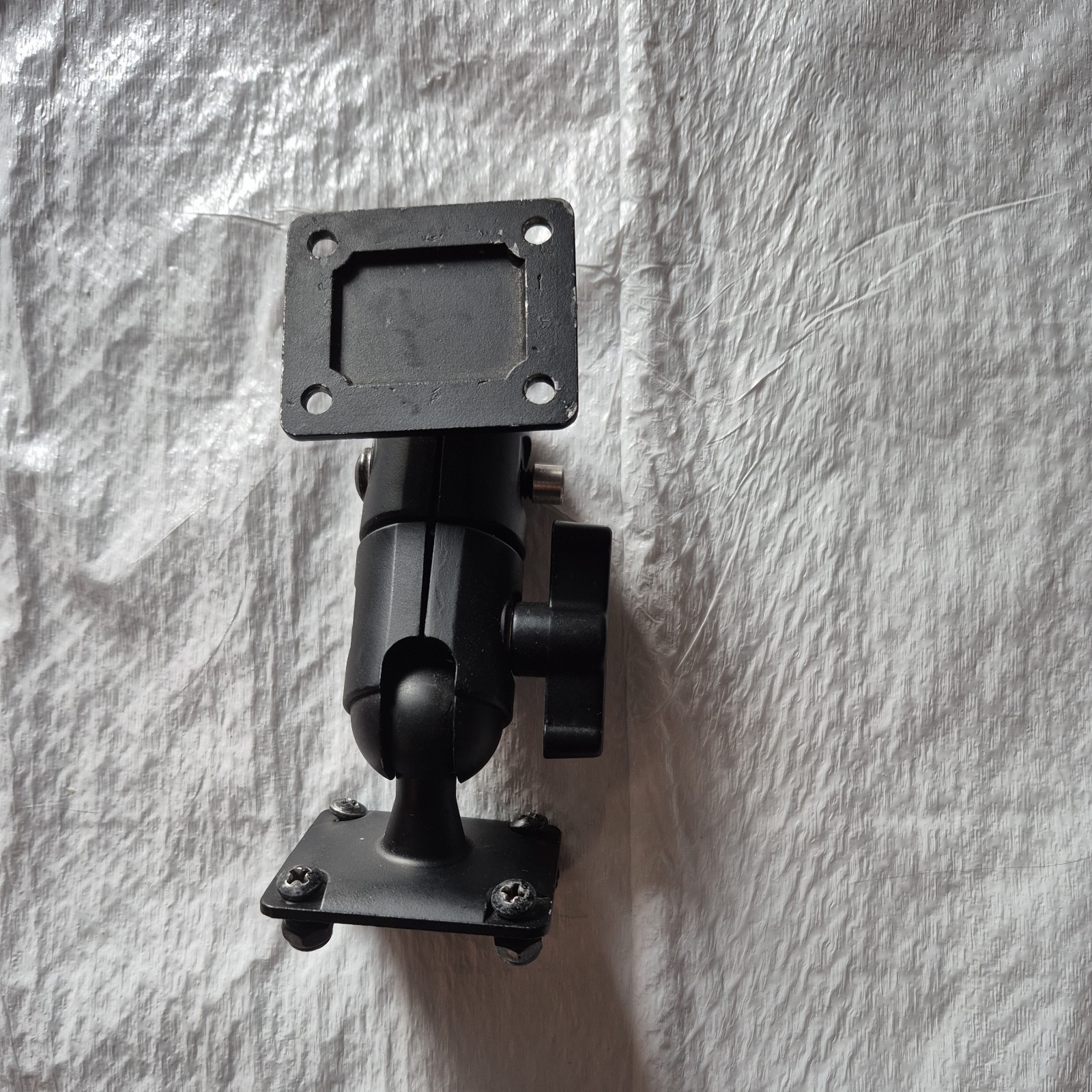 RAM 1.5" Ball Flat Surface Mount 