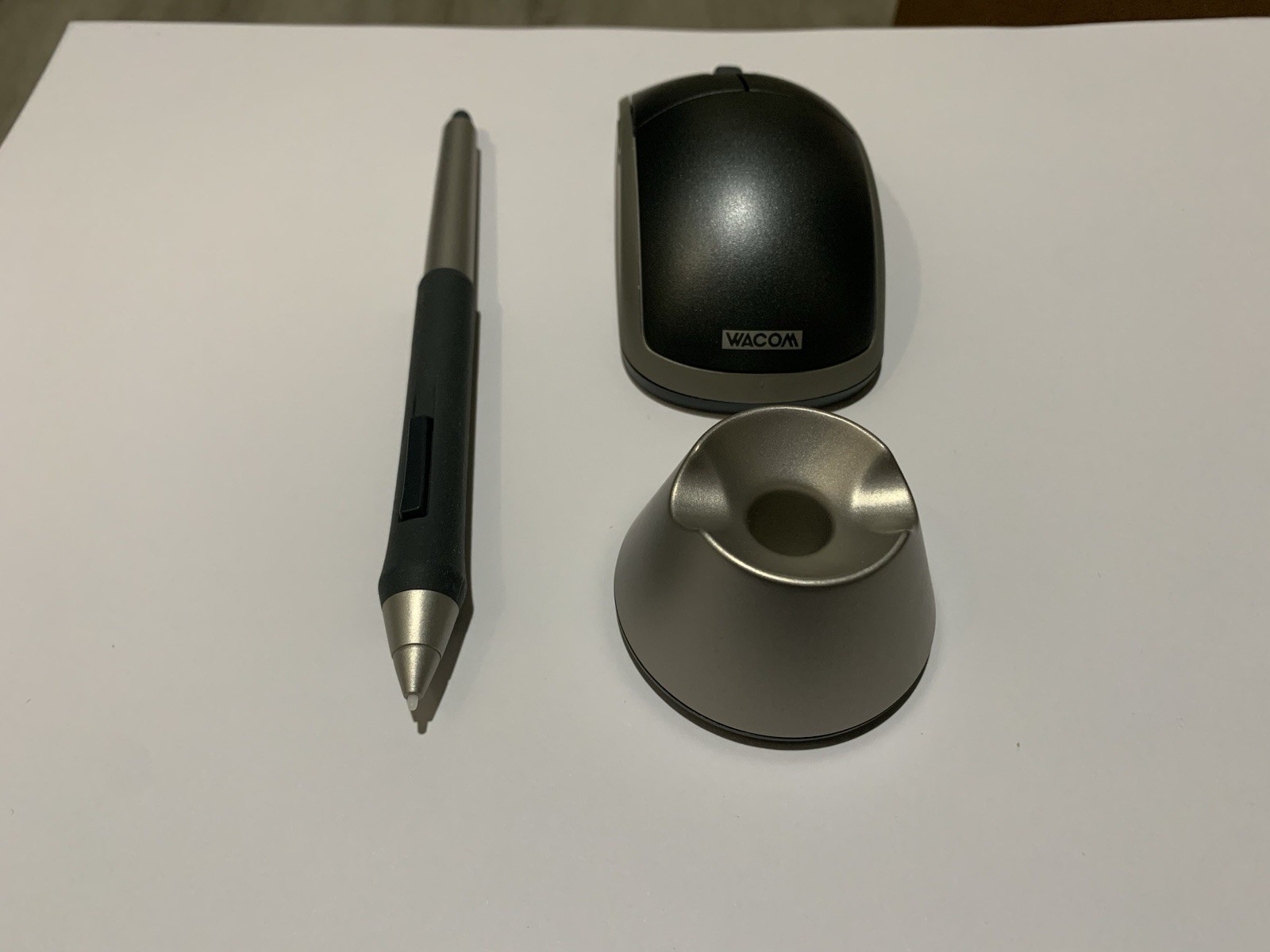 Wacom ZP-501E Intuos3 Grip Pen with Mouse and Base Stand