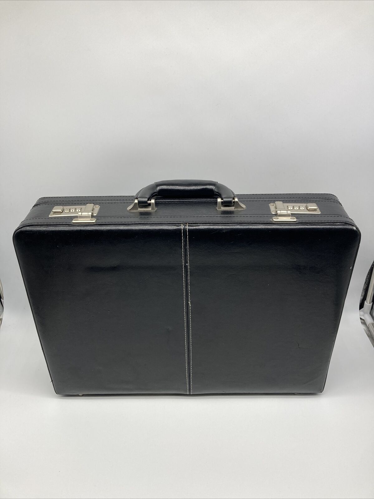 Foray Briefcase Black leather Soft suede inside Many pockets Laptop bag Bussines