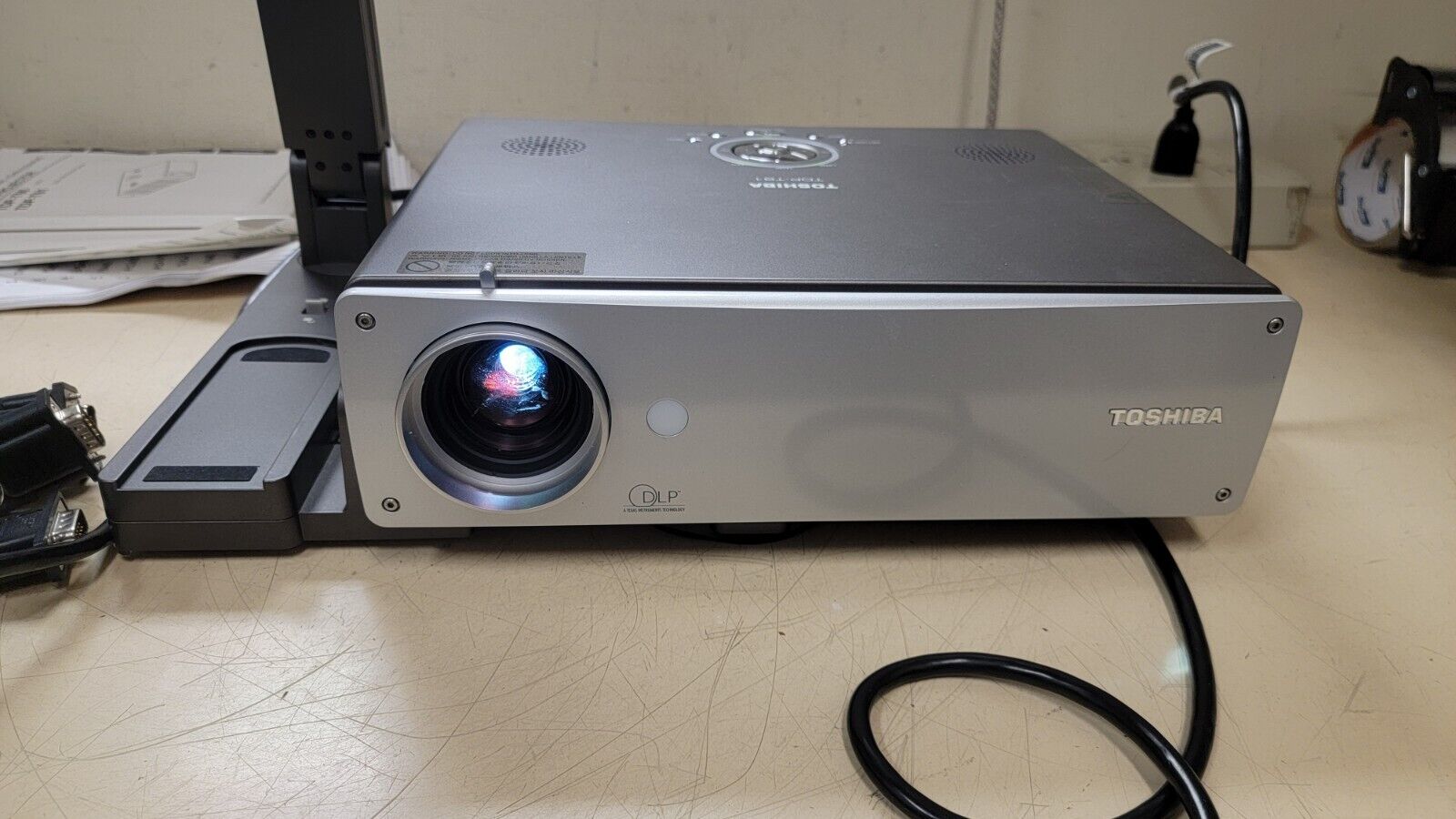 Toshiba TDP-T91 DLP Data Projector with Case & Accessories