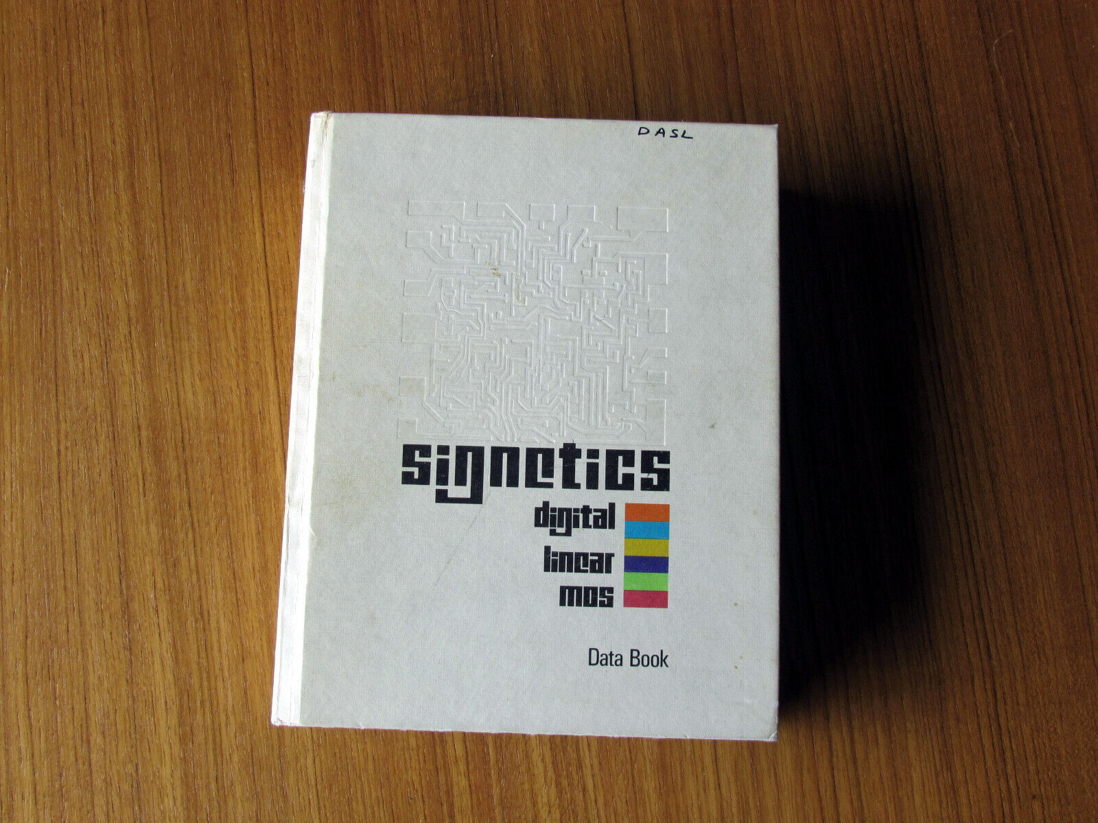 Signetics Digital Linear Mos Data Book - Vintage Manual