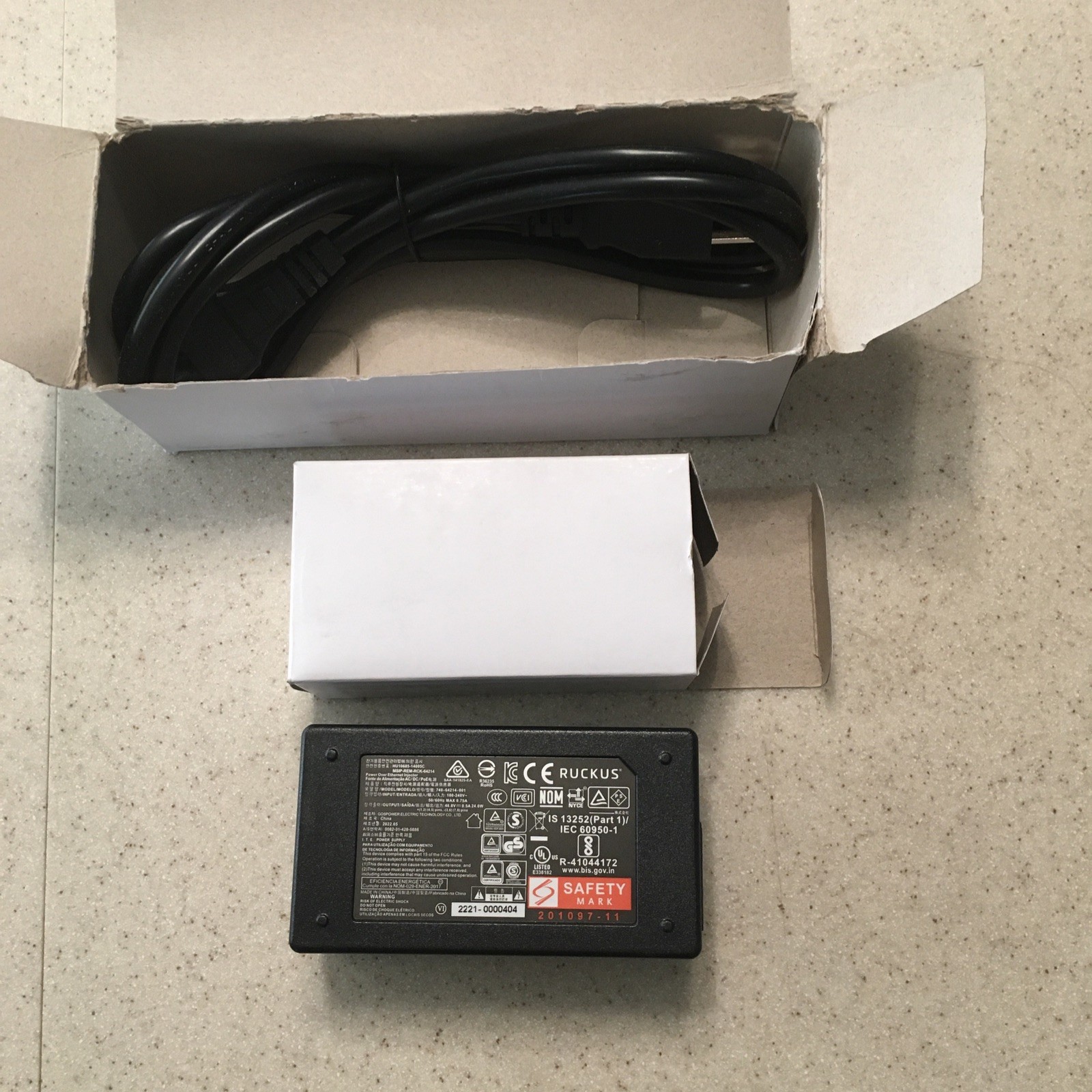 Ruckus 740-64214-001 AC DC PoE injector RJ45 Gigabit 48V - NIB