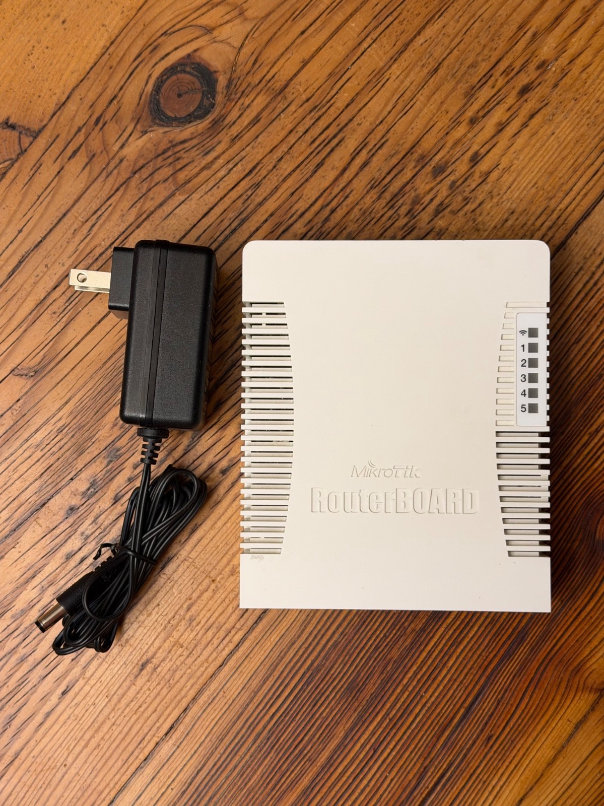 MikroTik RB951G-2HnD 2.4 GHz Wireless Router 5-Port Gigabit RouterOS