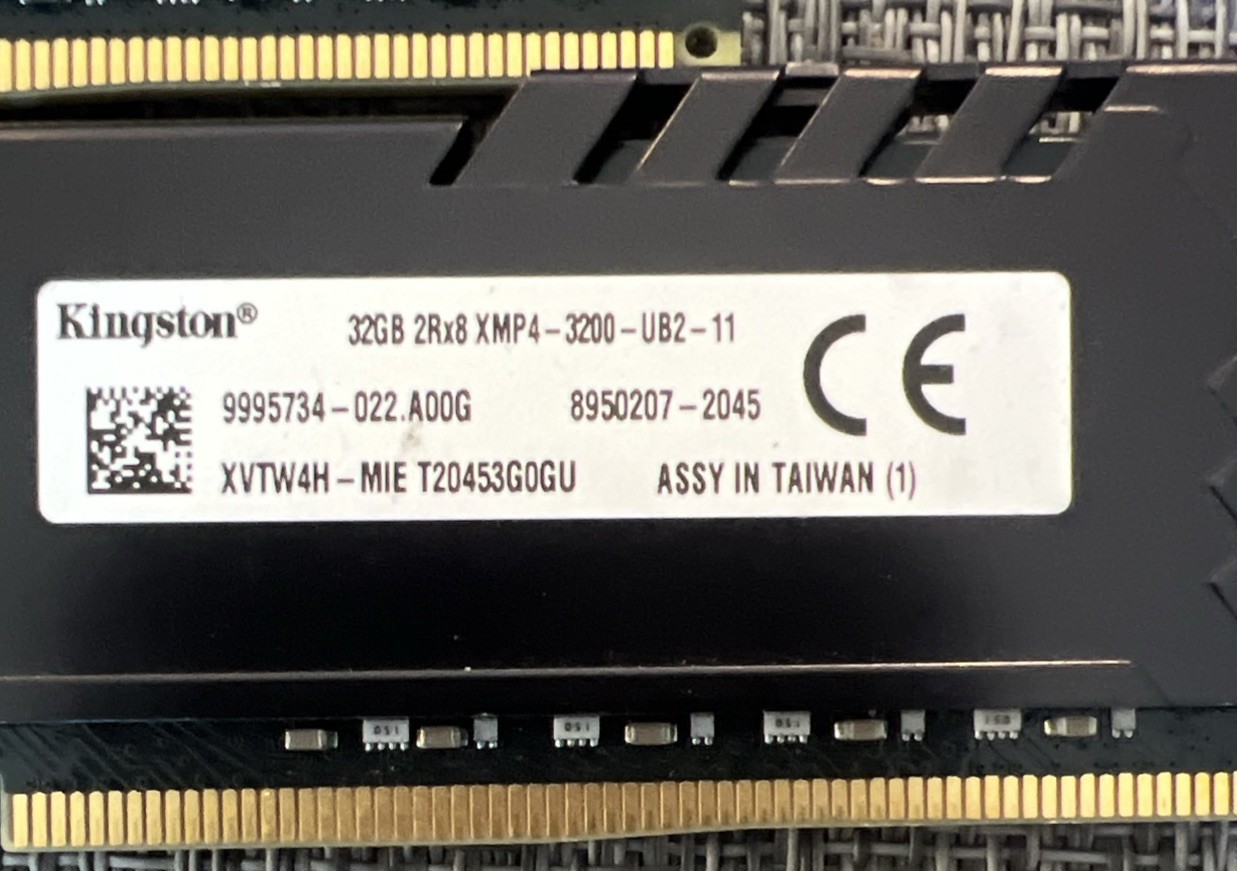 Kingston 32GB  XVTW4HMIE Fury Black Desktop XMP43200 1 X 32GB See Pictur G2U