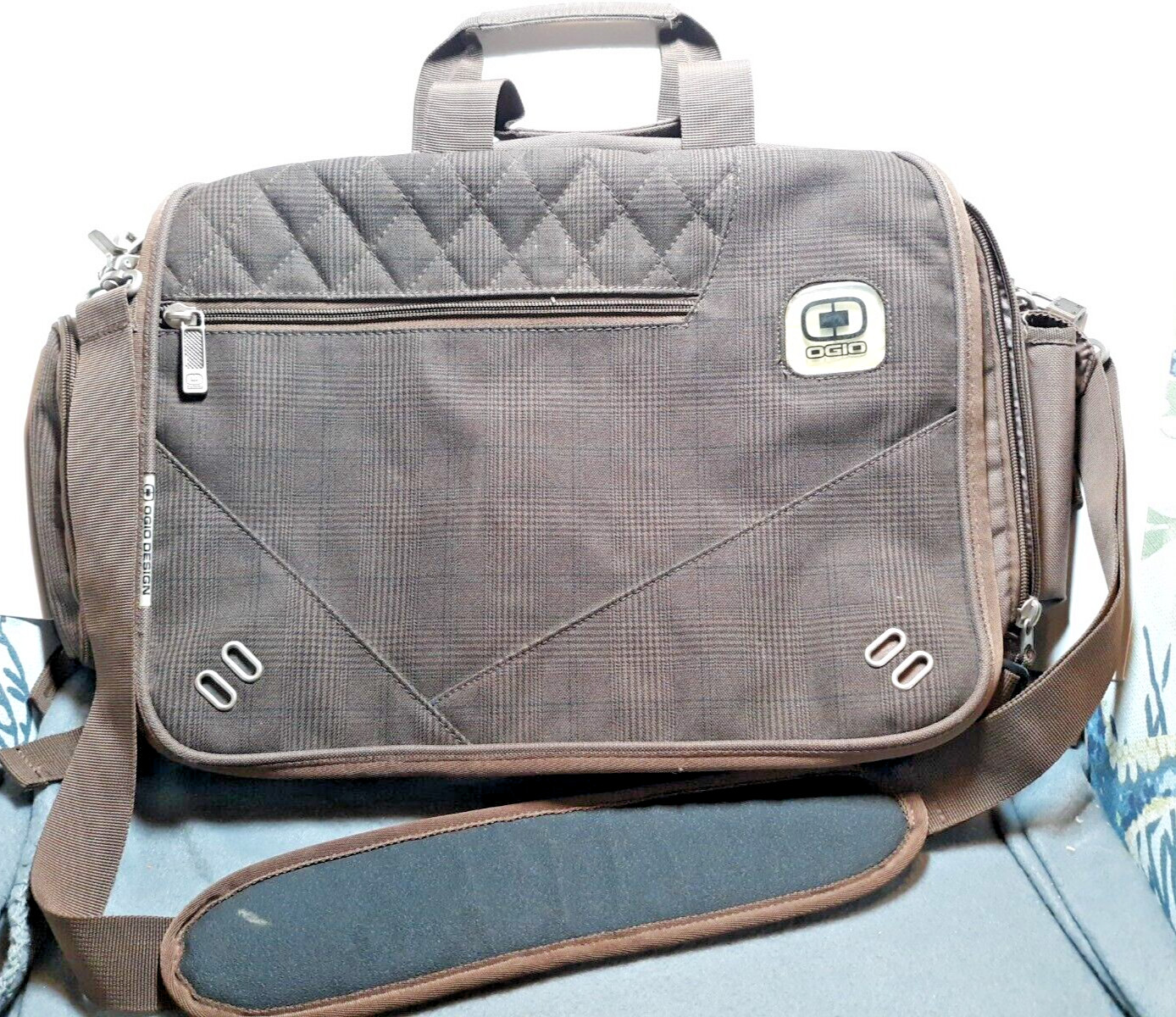 OGIO Messenger Bag Laptop Carrying Shoulder Bag Street City ,Color Brown