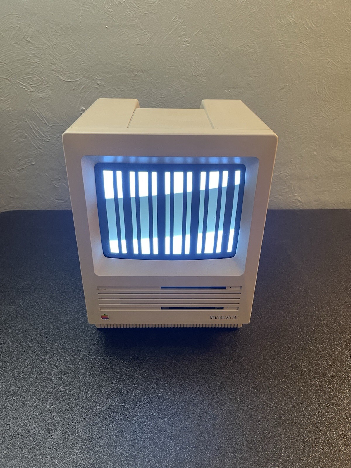 VTG Apple Macintosh SE Model M5010 Computer POWERS ON Fast 