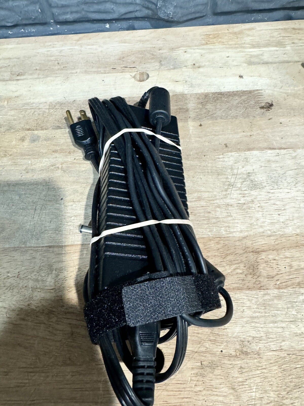 OEM HP 135W AC Adapter  HSTNN-LA01-E