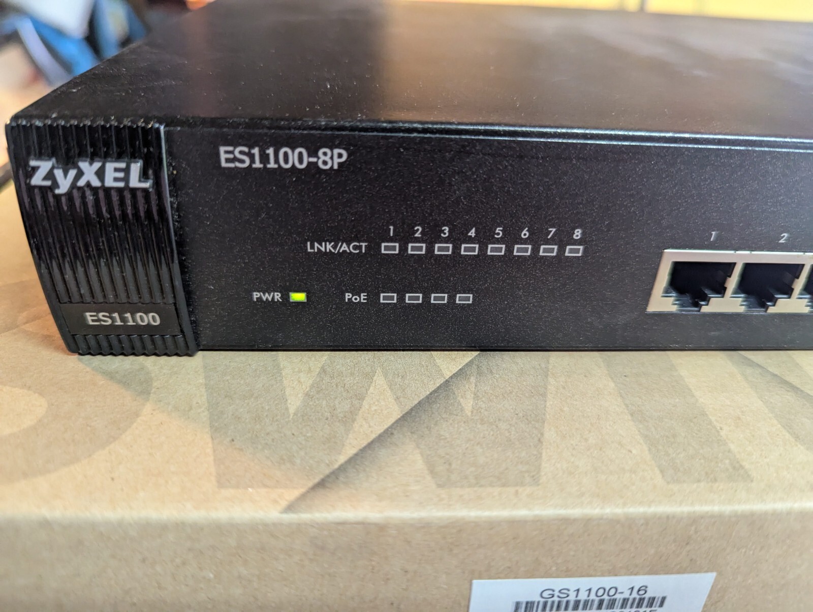 Zyxel ES1100-8P 8-Port 10/100 POE Switch
