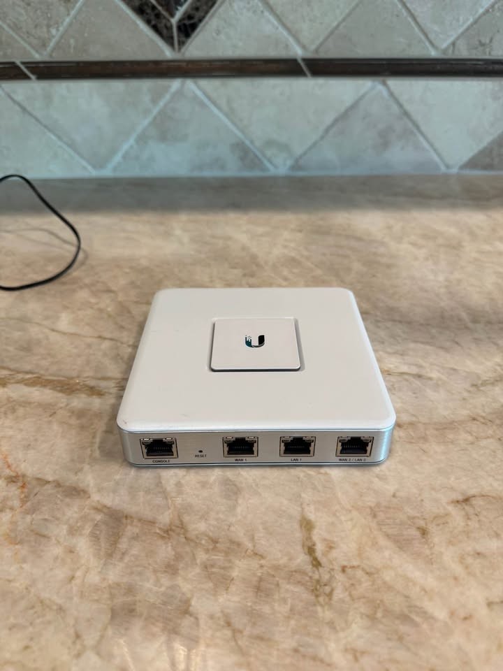 Ubiquiti UniFi Security Gateway USG 3-Port Gigabit Router with Power Adapter