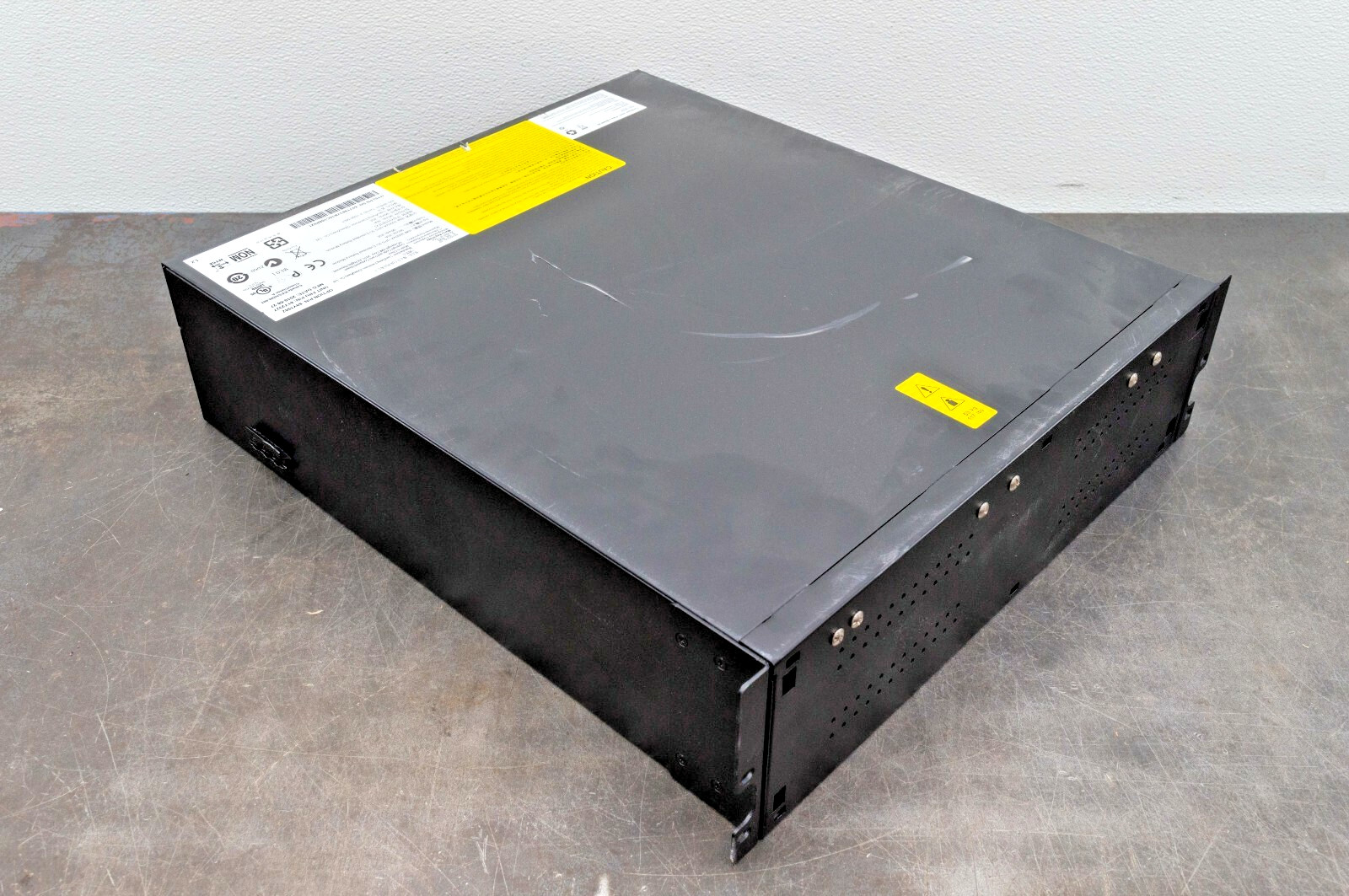 IBM 3000VA LCD 3U Uninterruptible Power Supply Rack 69Y1982 UPS Extended Battery