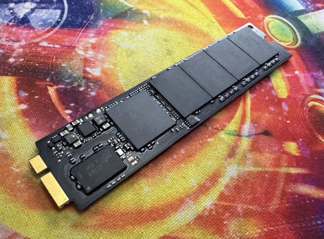 Apple Toshiba 128GB SSD Blade THNSNC128GMDJ 655-1634B MacBook Air A1370 A1369