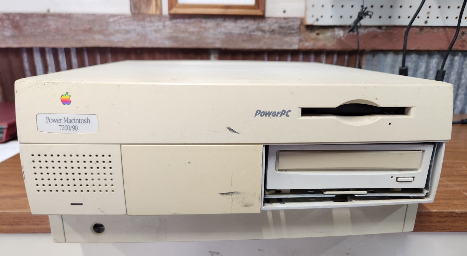 Vintage 1995 Apple Power Macintosh 7200/90 - Works - Rough Condition AS-IS