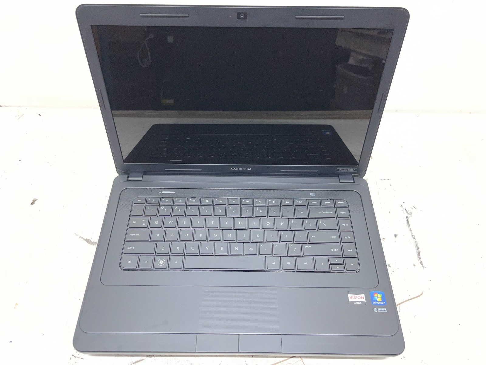 Compaq Presario CQ57 AMD E-300 APU 1.3GHz 2GB NO HDD
