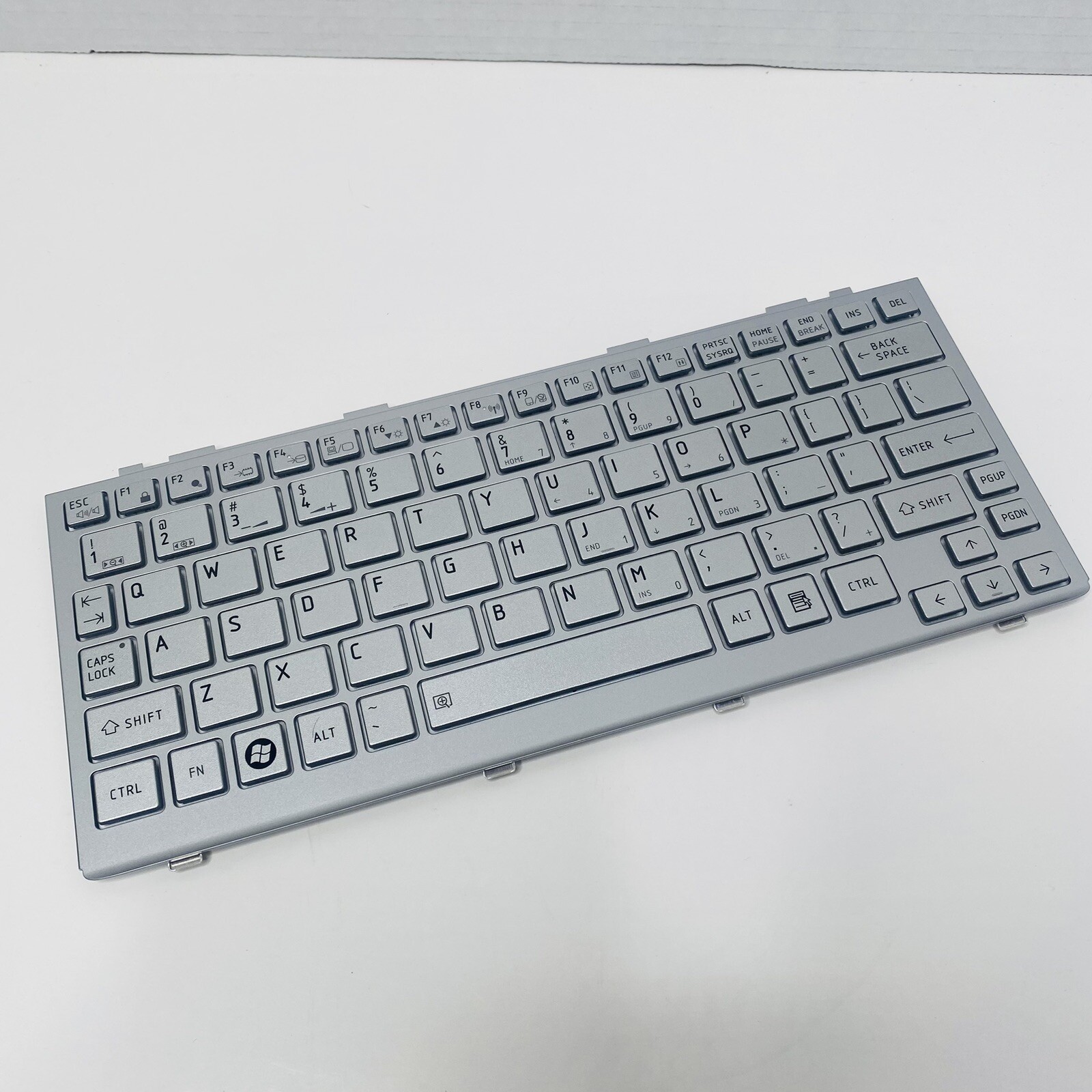 Laptop Keyboard FOR Toshiba NSK-TJ001 Silver EXCELLENT Condition