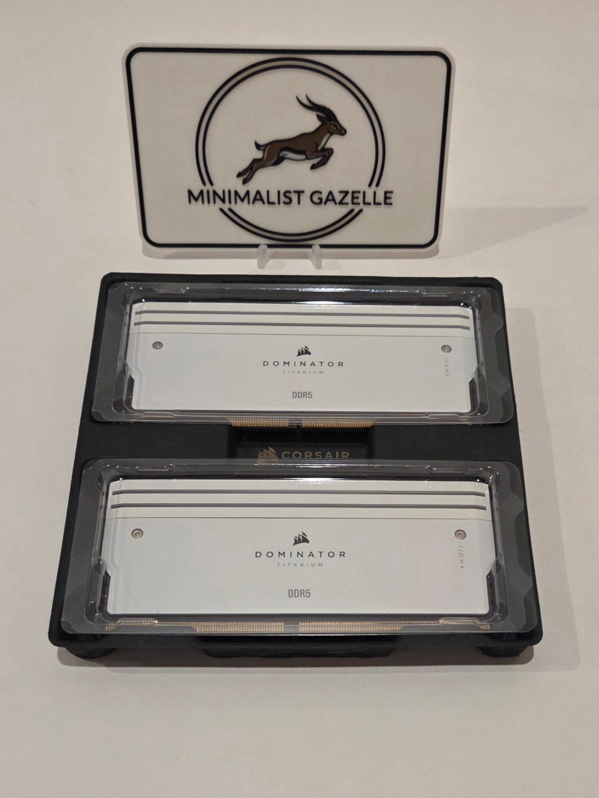 CORSAIR DOMINATOR TITANIUM RGB 32GB (2x16GB) DDR5 DRAM 6400MT/s CL32 Memory Kit