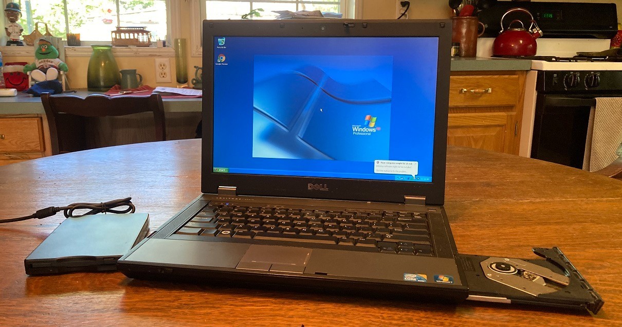 Dell E5410 Vintage Windows XP 32 Bit Laptop  i3 2ghz 4gb 250gb DVD Floppy Drive