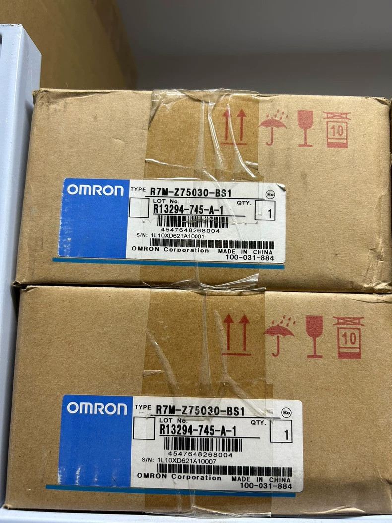 1pcs NEW OMRON R7M-Z75030-BS1 servo motor shipping Via DHL/Fedex