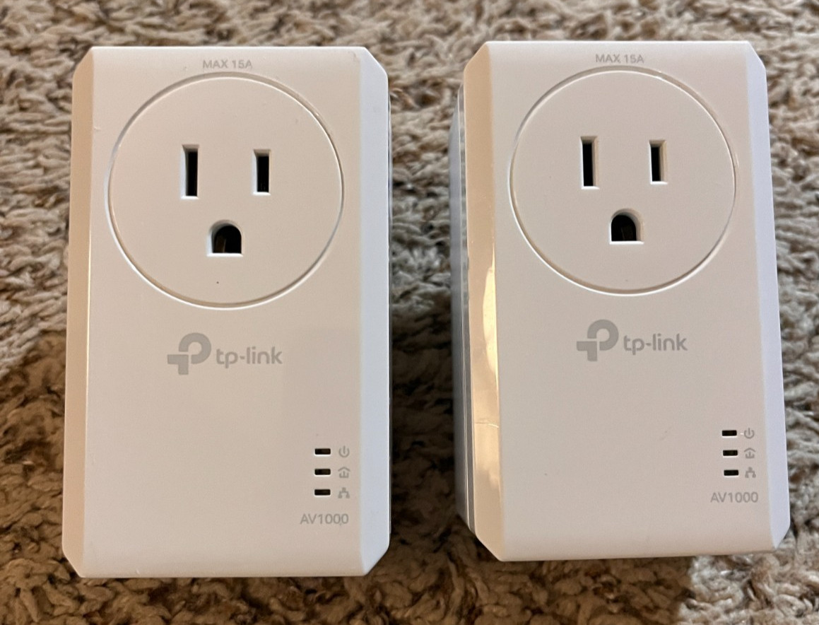 TP Link AV1000 Gigabit Passthrough Powerline Adapter Starter Kit TL-PA7017P