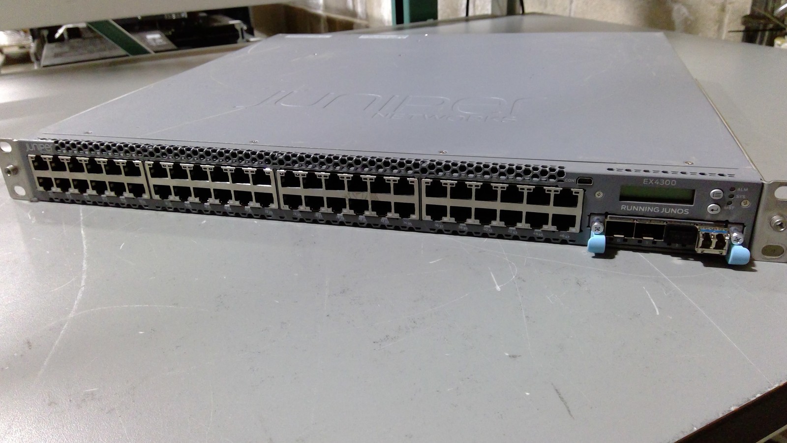 Juniper Networks EX4300-48T-AFI Rev: B Network Switch
