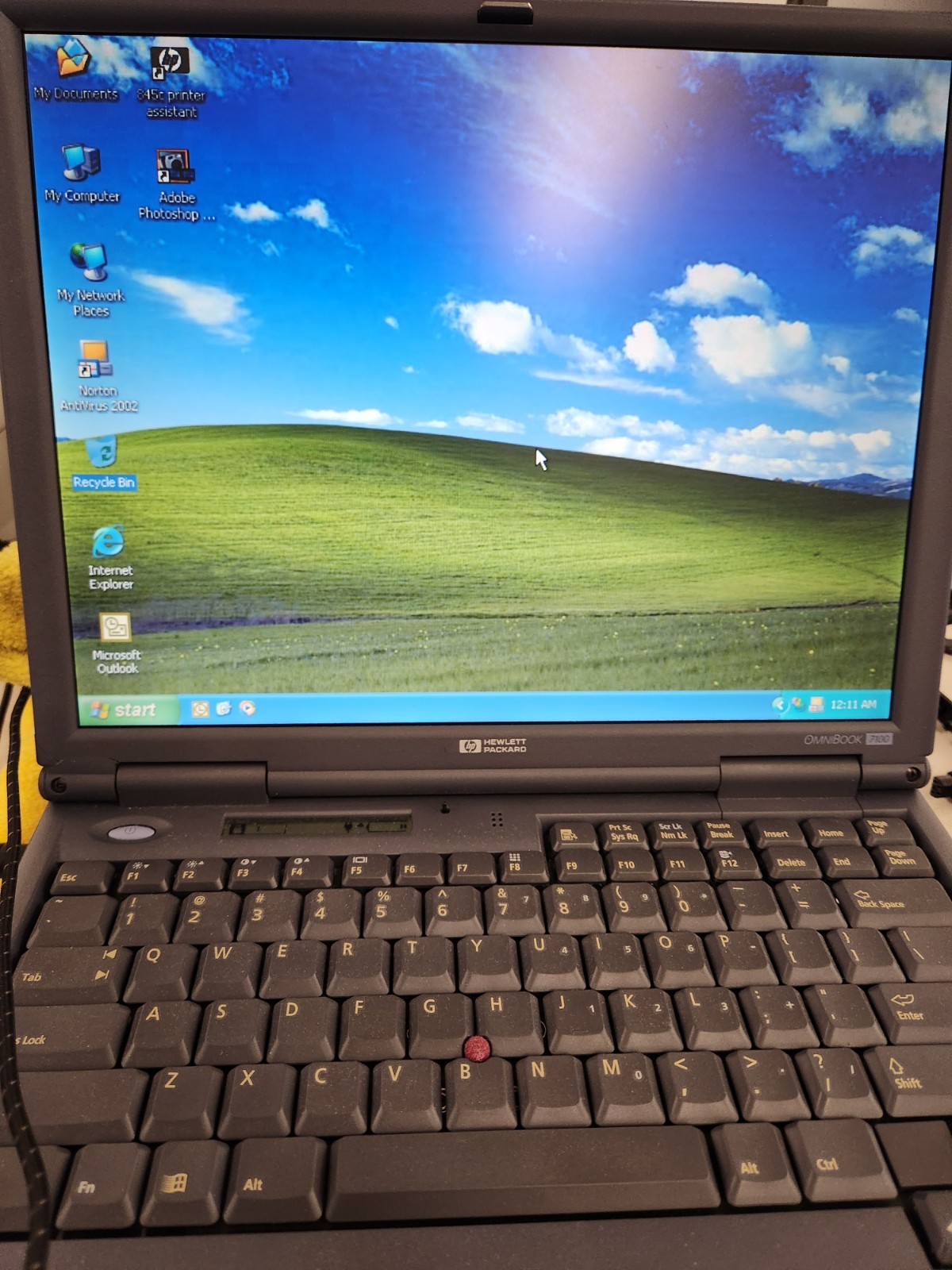Vintage OMNIBOOK 7100 laptop Computer windows xp powers on
