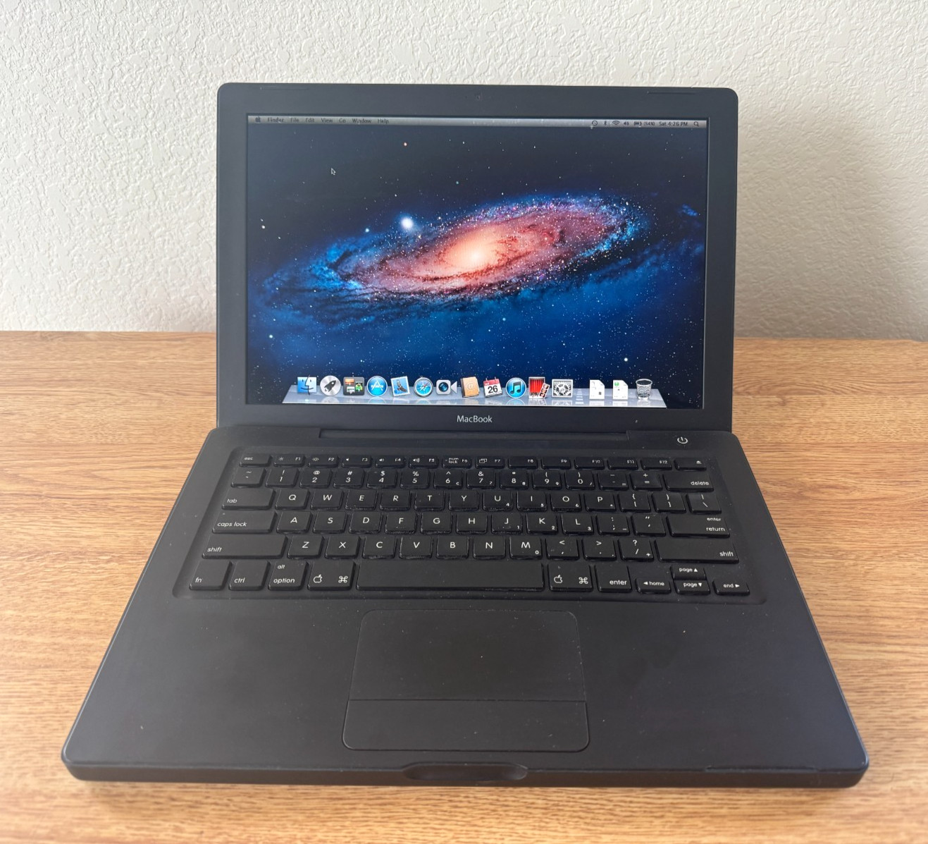 Apple MacBook A1181 13.3" - Black - Runs on Battery