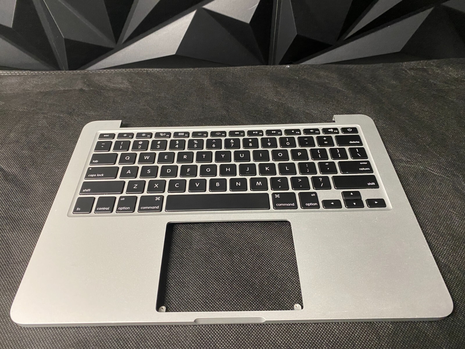 Apple MacBook Pro 13" A1502 2015 Top Case Palmrest w/Keyboard Silver Grade B OEM