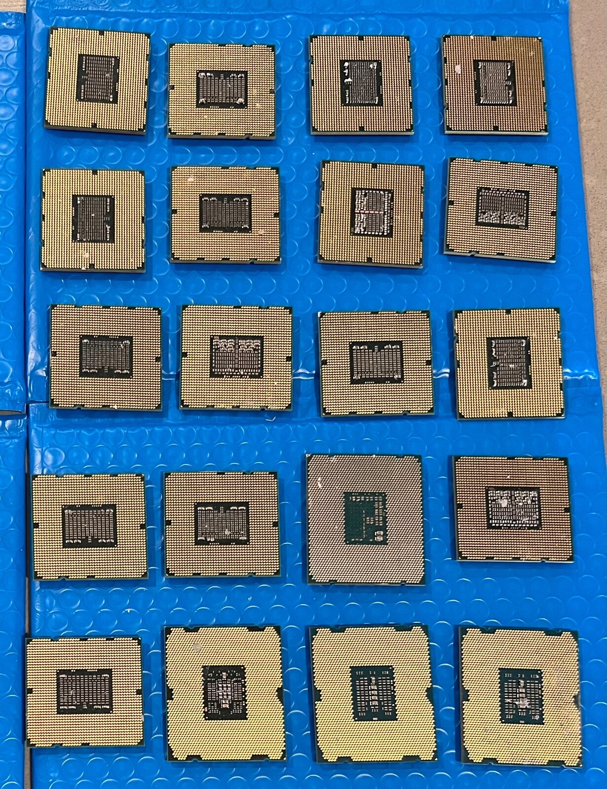 Lot of 20 Intel CPU Processors - Various Models Multiple Sizes