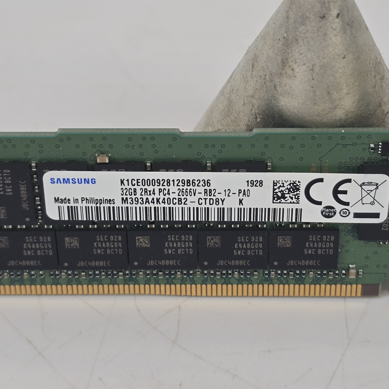 Samsung 32GB RAM DDR4-2666 M393A4K40CB2-CTD8Y ECC RDIMM 32GB RAM Memory Module