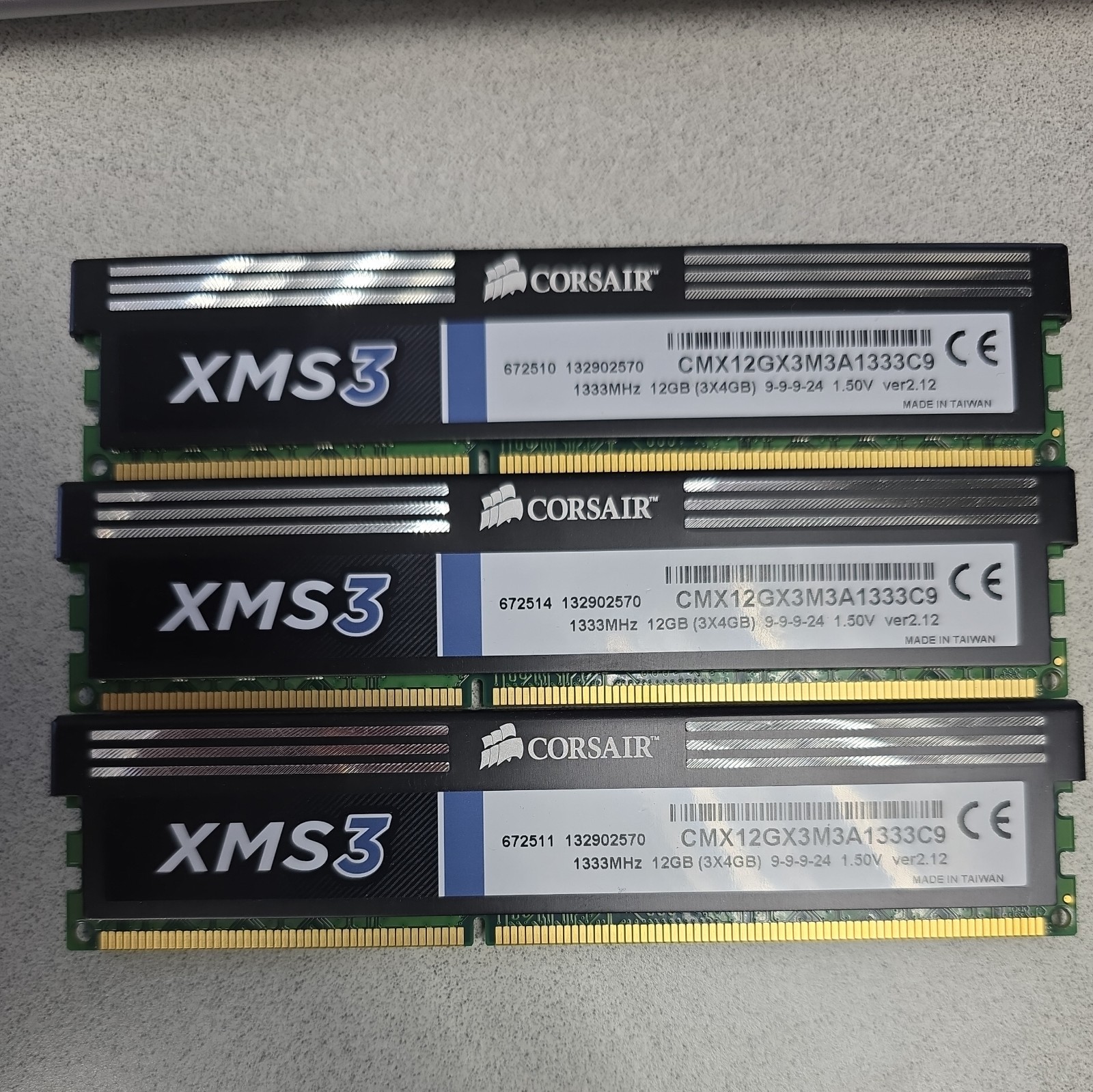 CORSAIR XMS3 12GB (3 x 4GB) DDR3-1333 CMX12GX3M3A1333C9