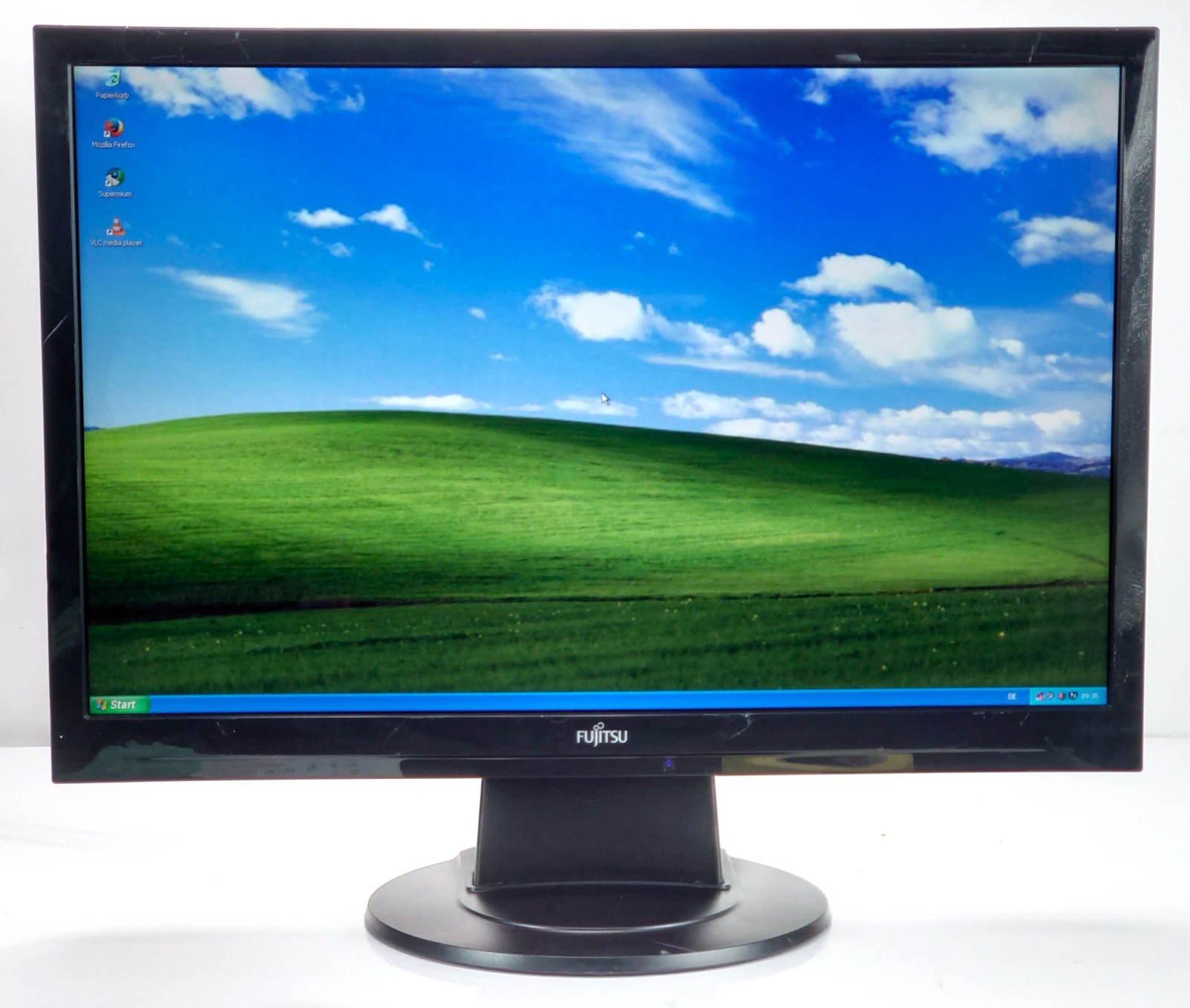 Fujitsu SL3220W 22" LCD PC Monitor DVI VGA 1680x1050 Win. 98/XP/7 With Stain