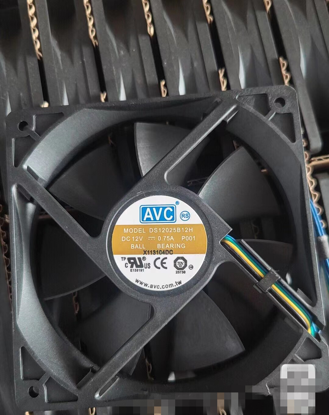 1pcs AVC DS12025B12H 12025 12V 0.75A  coolign  Fan