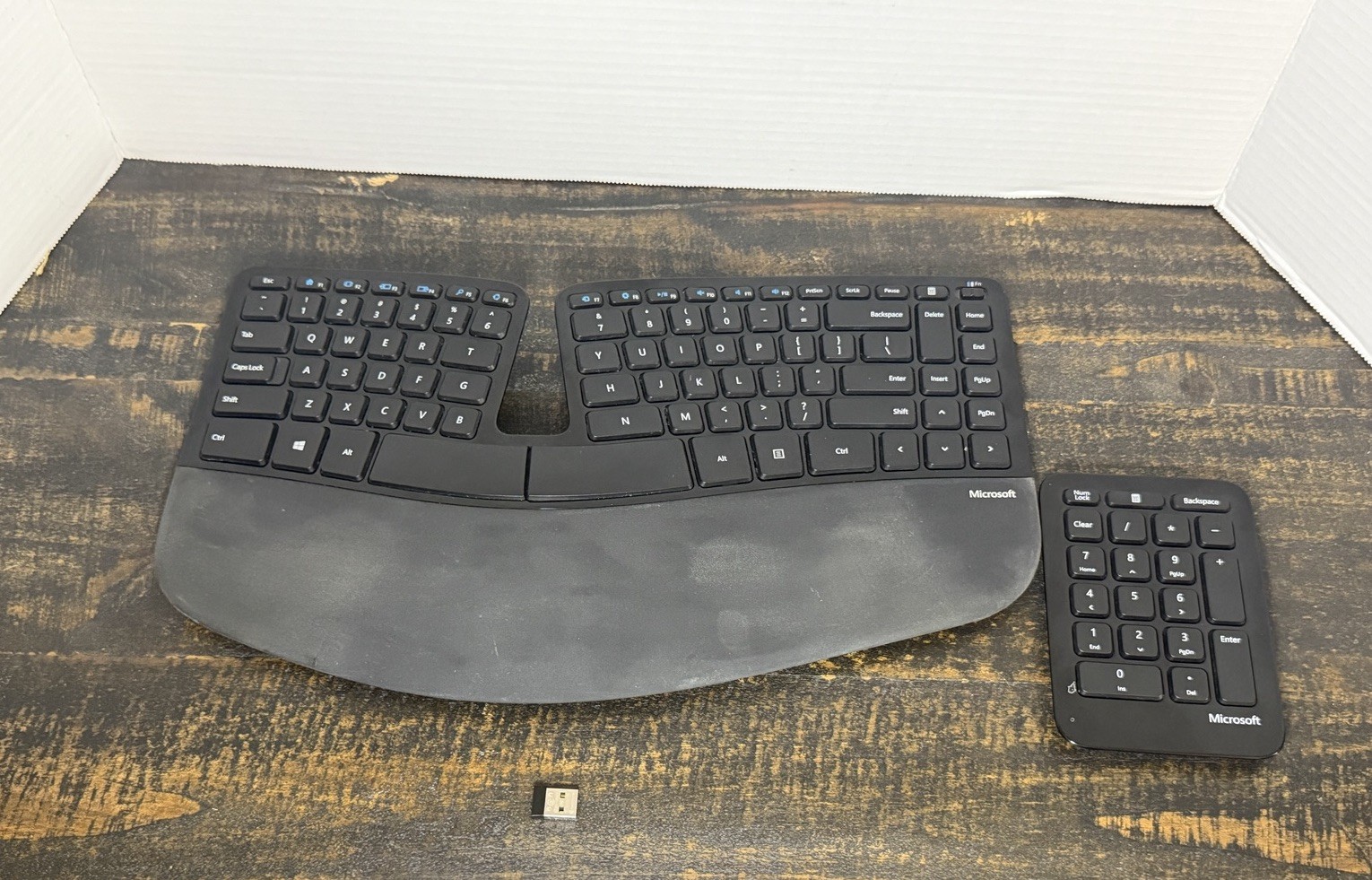 Microsoft Sculpt Ergonomic Wireless 1559 Keyboard with Number Pad and USB Dongle