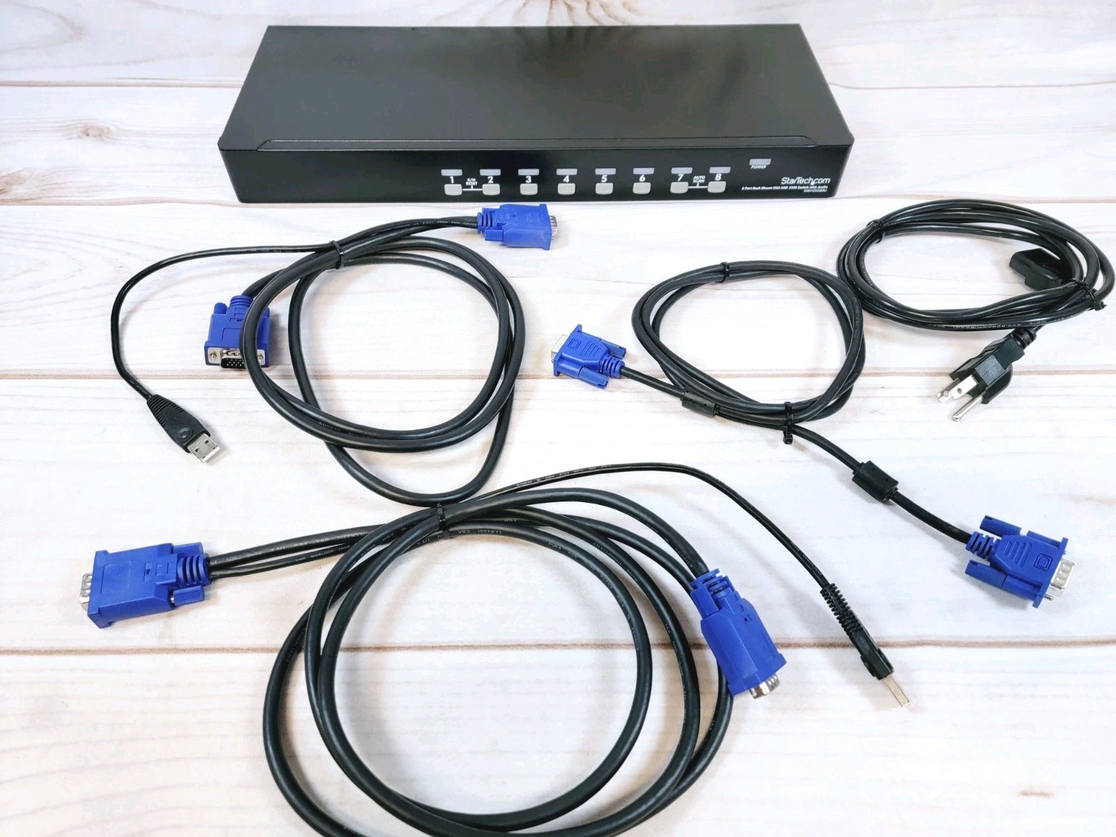 STARTECH.COM 8 Port Rackmount VGA USB KVM Switch With Audio SV831DUSBAU