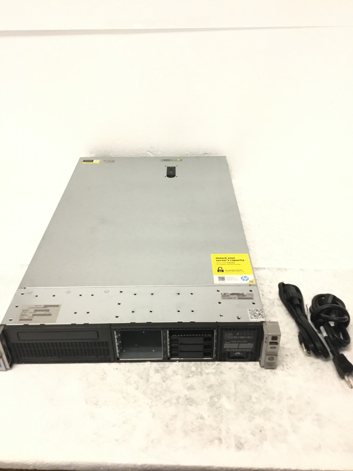 HP ProLiant DL380p Gen8 Server 2x Xeon E5-2690 64GB P420i No HDD 
