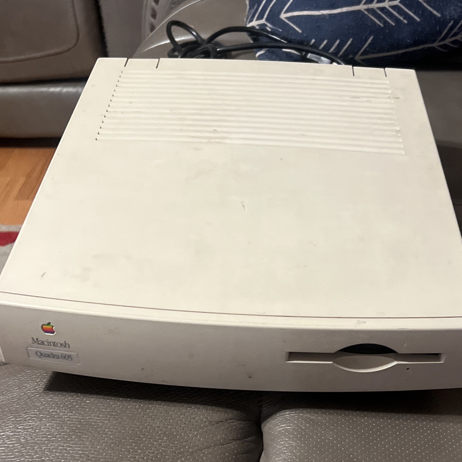 Apple Macintosh Quadra 605 Vintage Desktop Computer, Model M1476