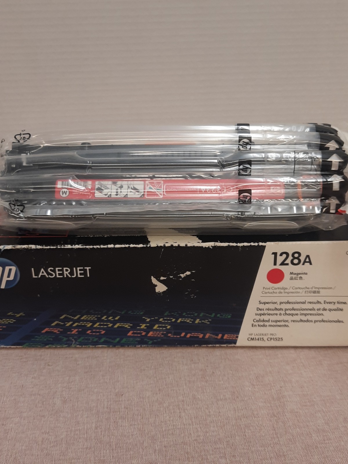 HP 128A Magenta Laser Toner Cartridge Genuine OEM CE323A New Damaged Box
