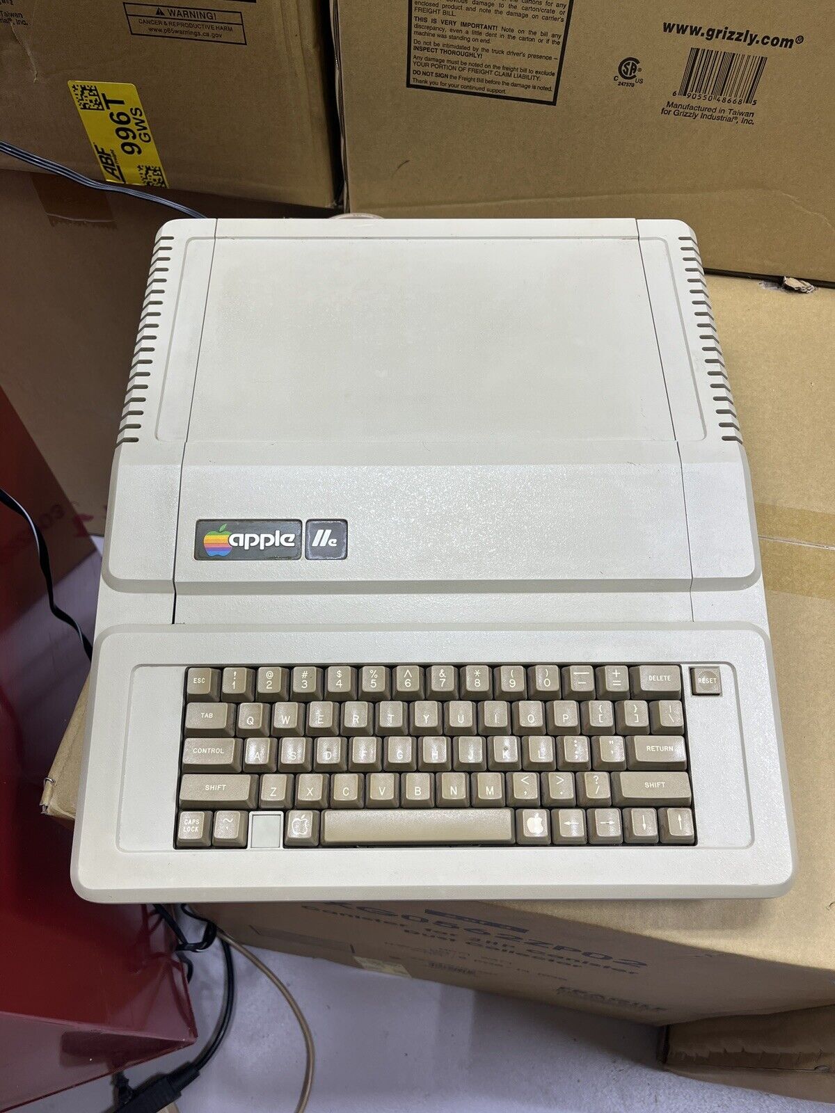 Apple IIe A2S2064 Vintage Personal Computer