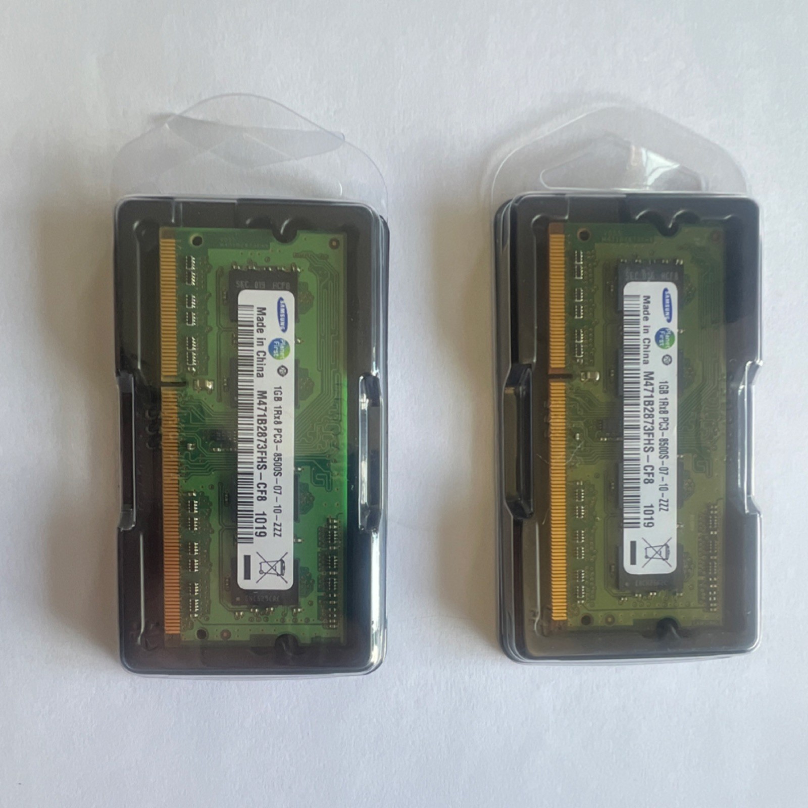 Samsung DDR2 SO-DIMM PC2-5300S 2x1GB RAM 200-Pin Laptop Memory Modules