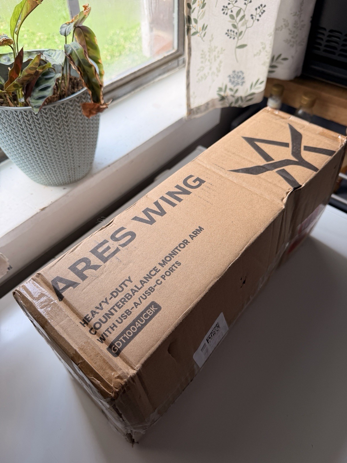 ARES WING Single Desk Mount Arm 17-49in Tilt/Rotate VESA 75/100 USB Black